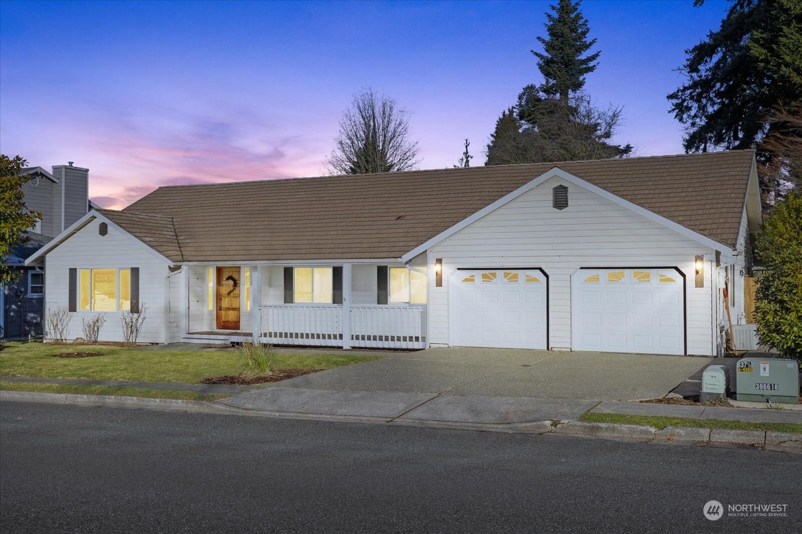 MLS#2320363: 4015 176th Street SW, Lynnwood, WA 98037