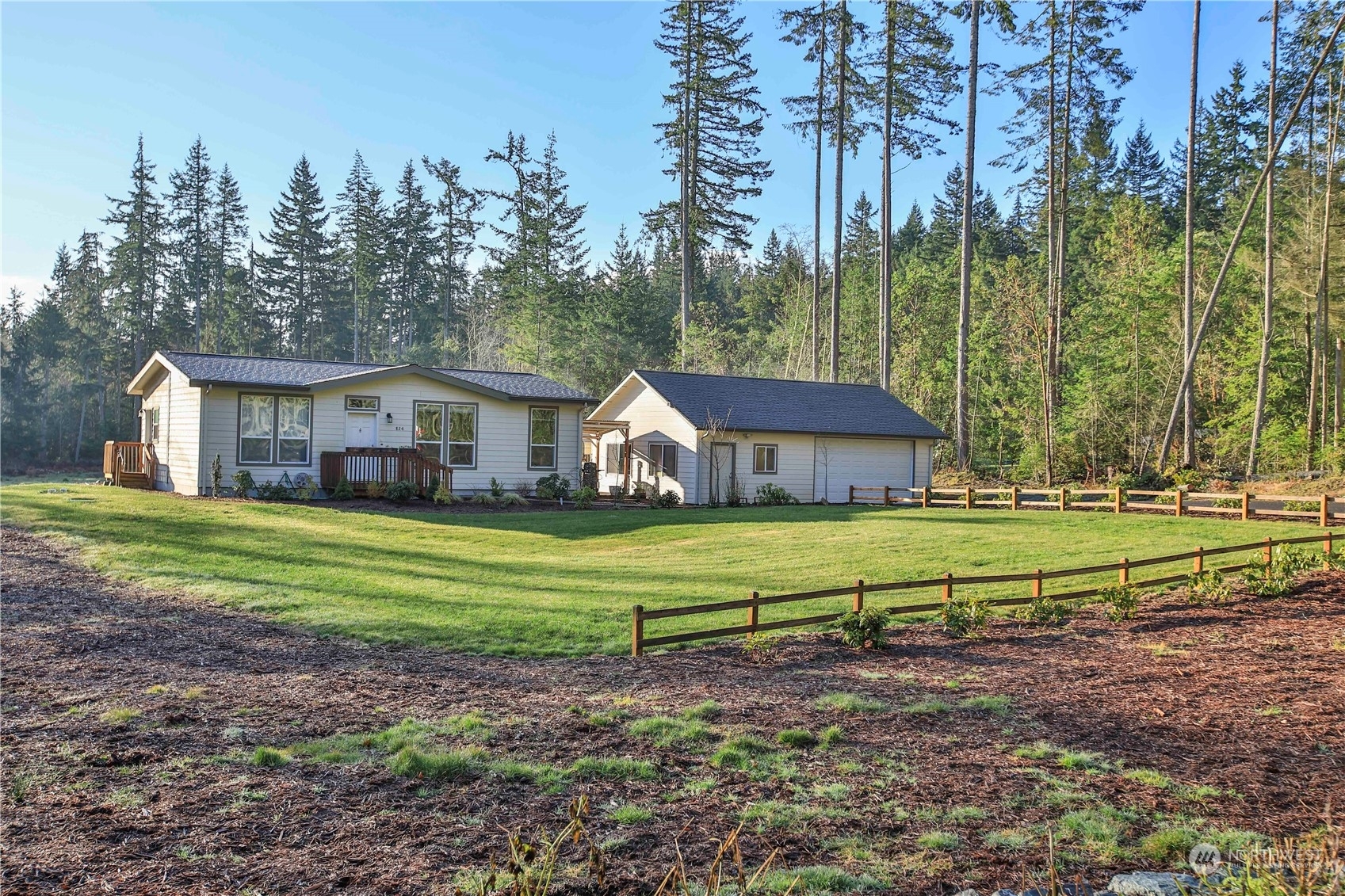 Property Photo:  824  Classic Road  WA 98253 