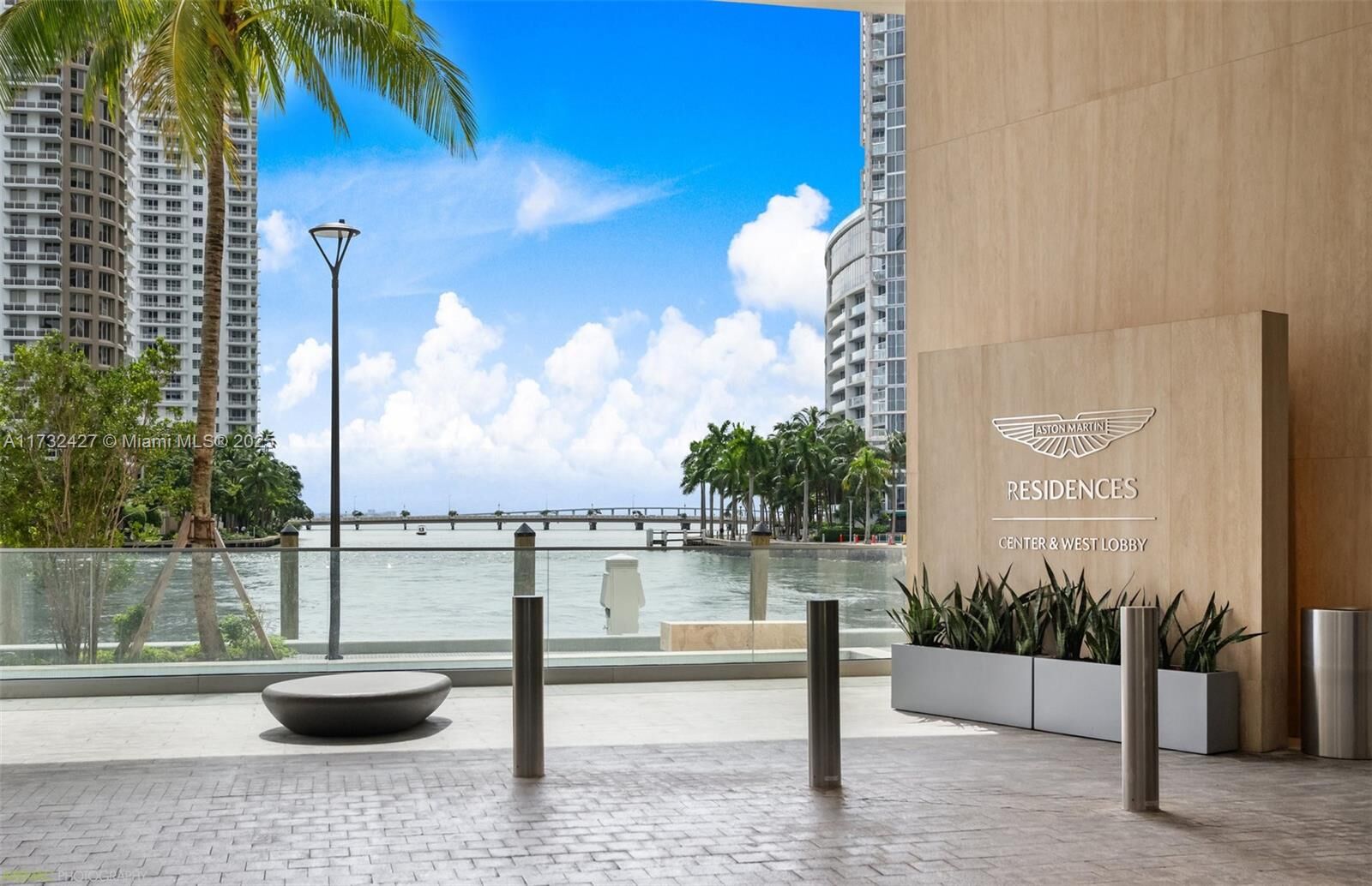 Property Photo: 300 Biscayne Blvd Way 3909W FL 33131