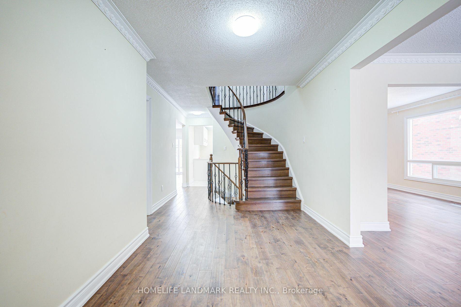 Property Photo:  124 Carrington Dr  ON L4C 7Y9 