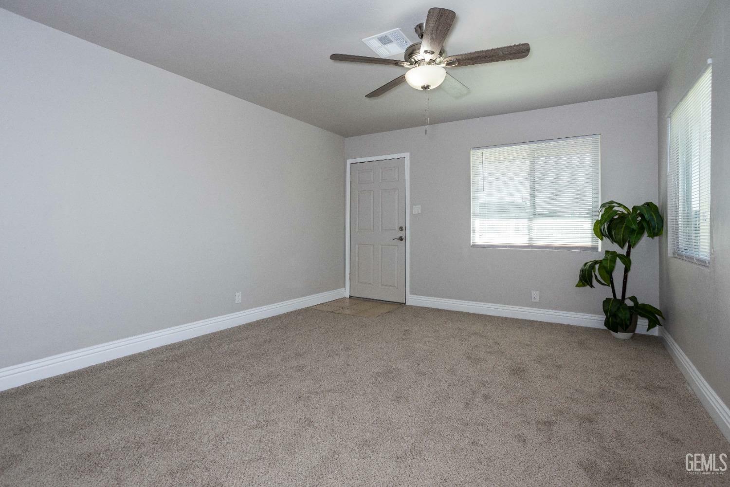 Property Photo:  200 E Terrace Way  CA 93307 