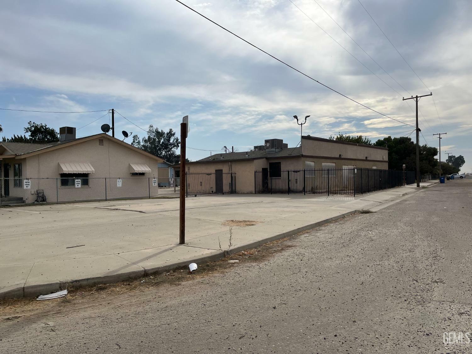 Property Photo: 267 Cedar Avenue CA 93219