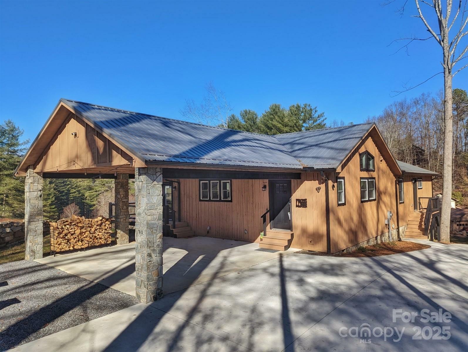 Property Photo: 600 Pinewood Drive NC 28786