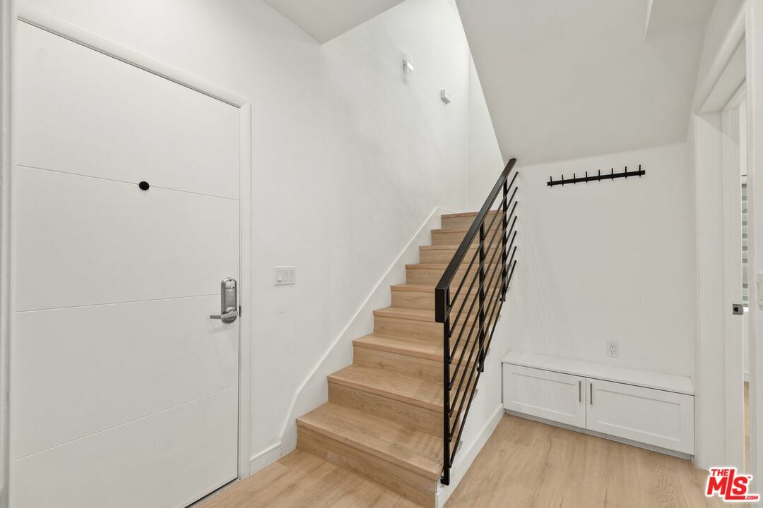 Property Photo:  1187   Crenshaw Blvd 107  CA 90019 