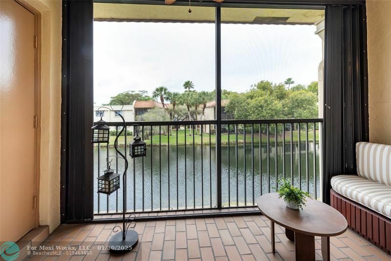 Property Photo:  398 Lakeview Dr 202  FL 33326 