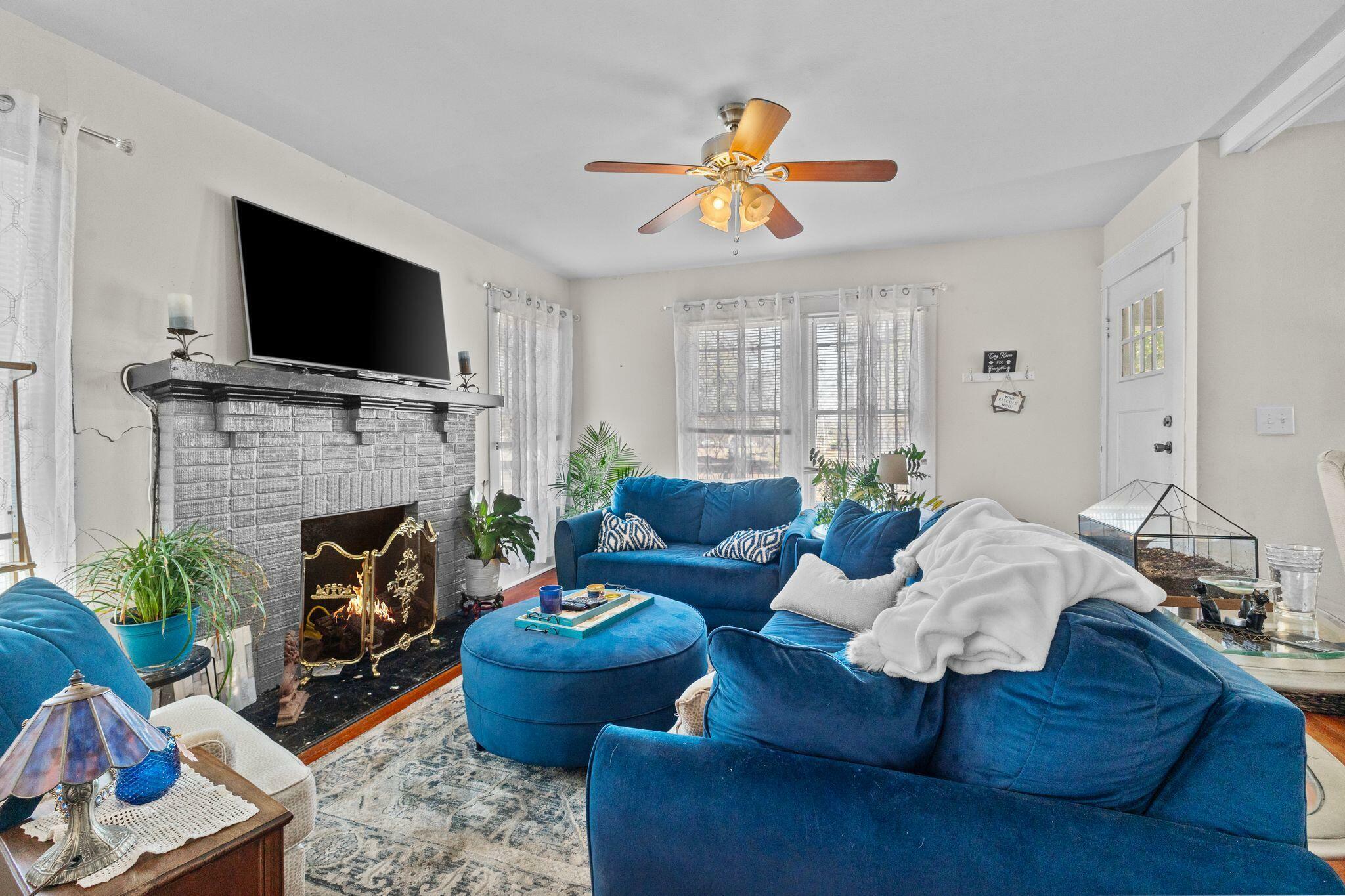 Property Photo:  230 W 7th St.  MS 39440 