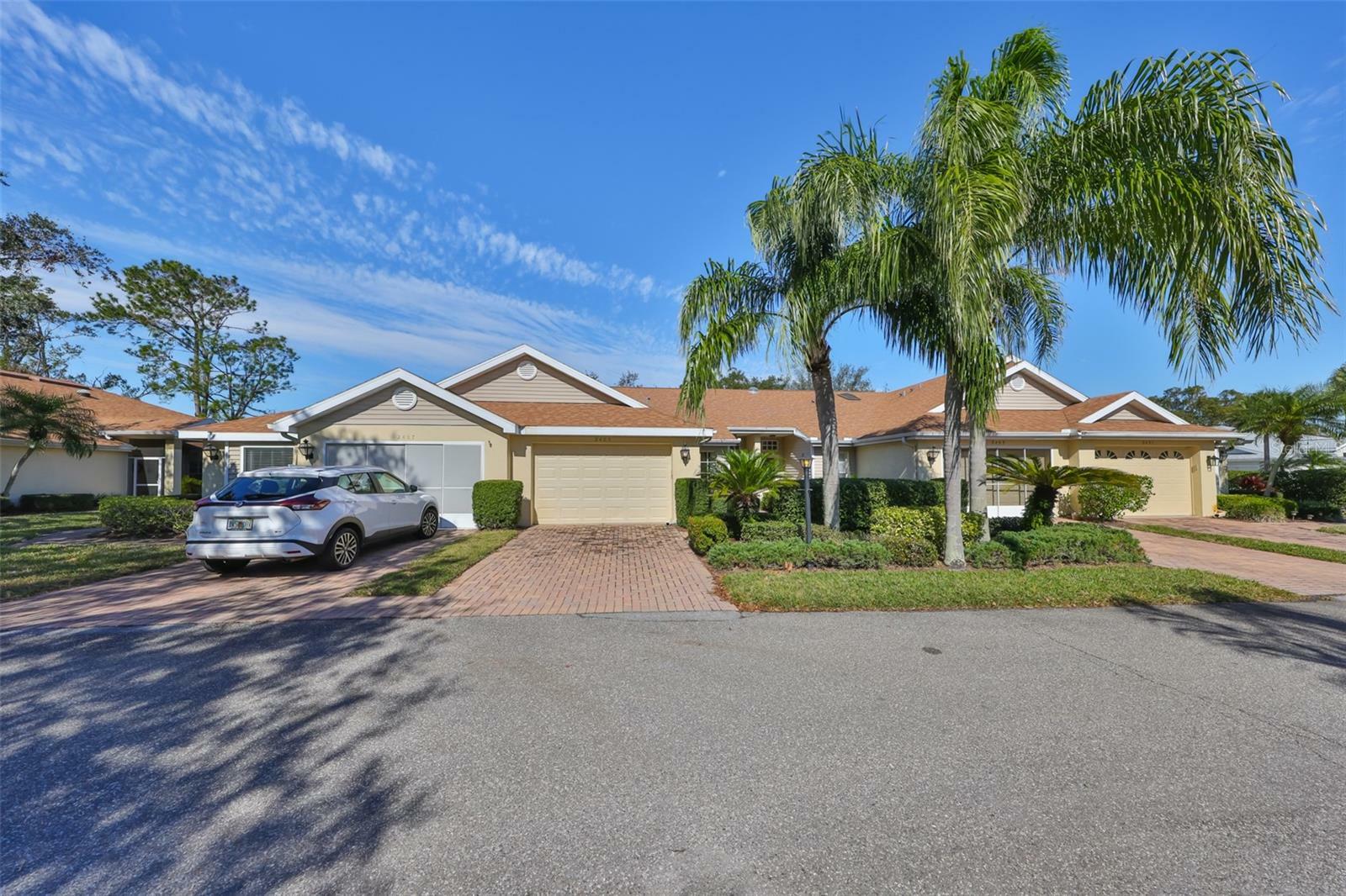 Property Photo:  2405 New Haven Circle  FL 33573 