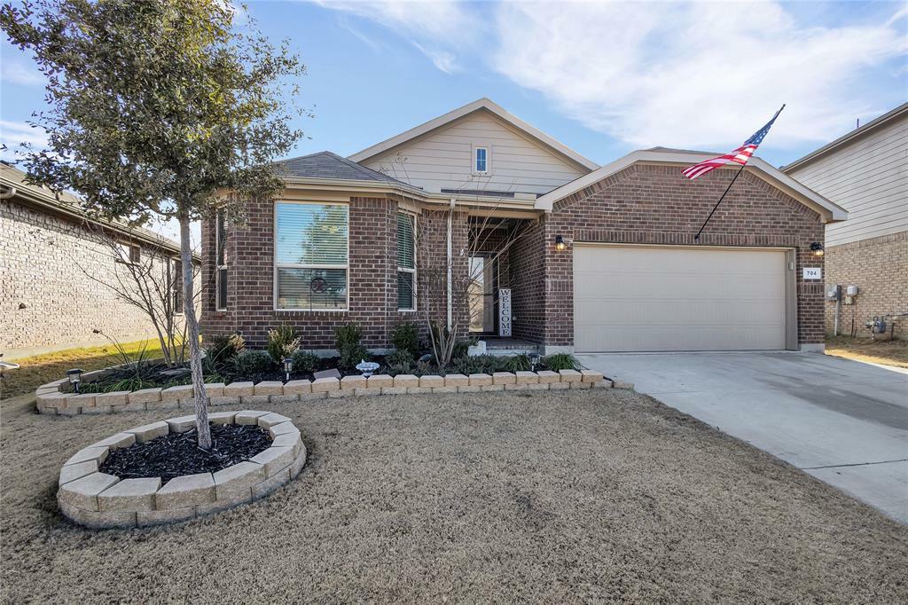 Property Photo:  704 Blackhorse Trail  TX 76247 