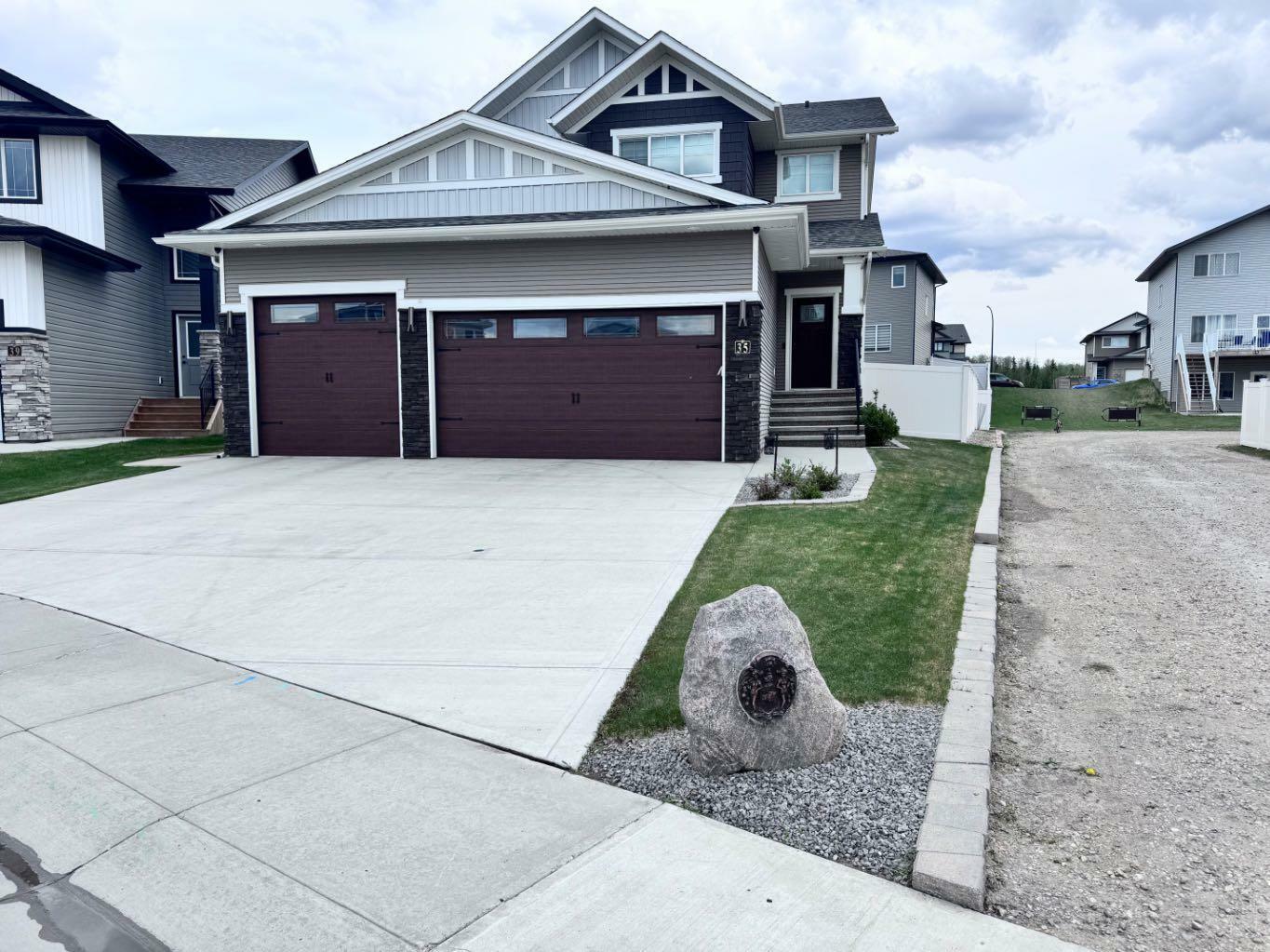 Property Photo: 35 Traynor Close AB T4P 0W7
