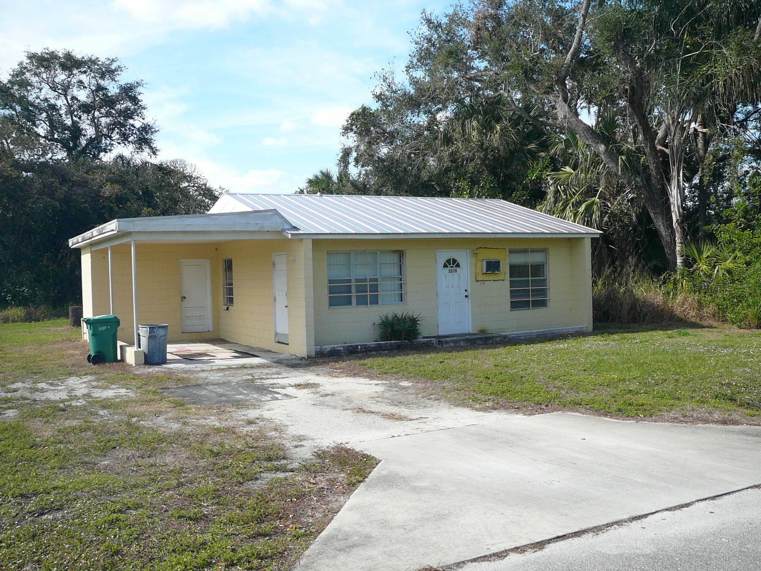 Property Photo:  2209 N 42nd Street  FL 34946 