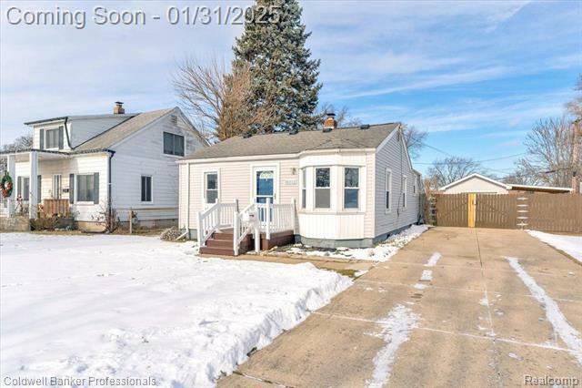 Property Photo:  31212 Birchlawn Street  MI 48135 