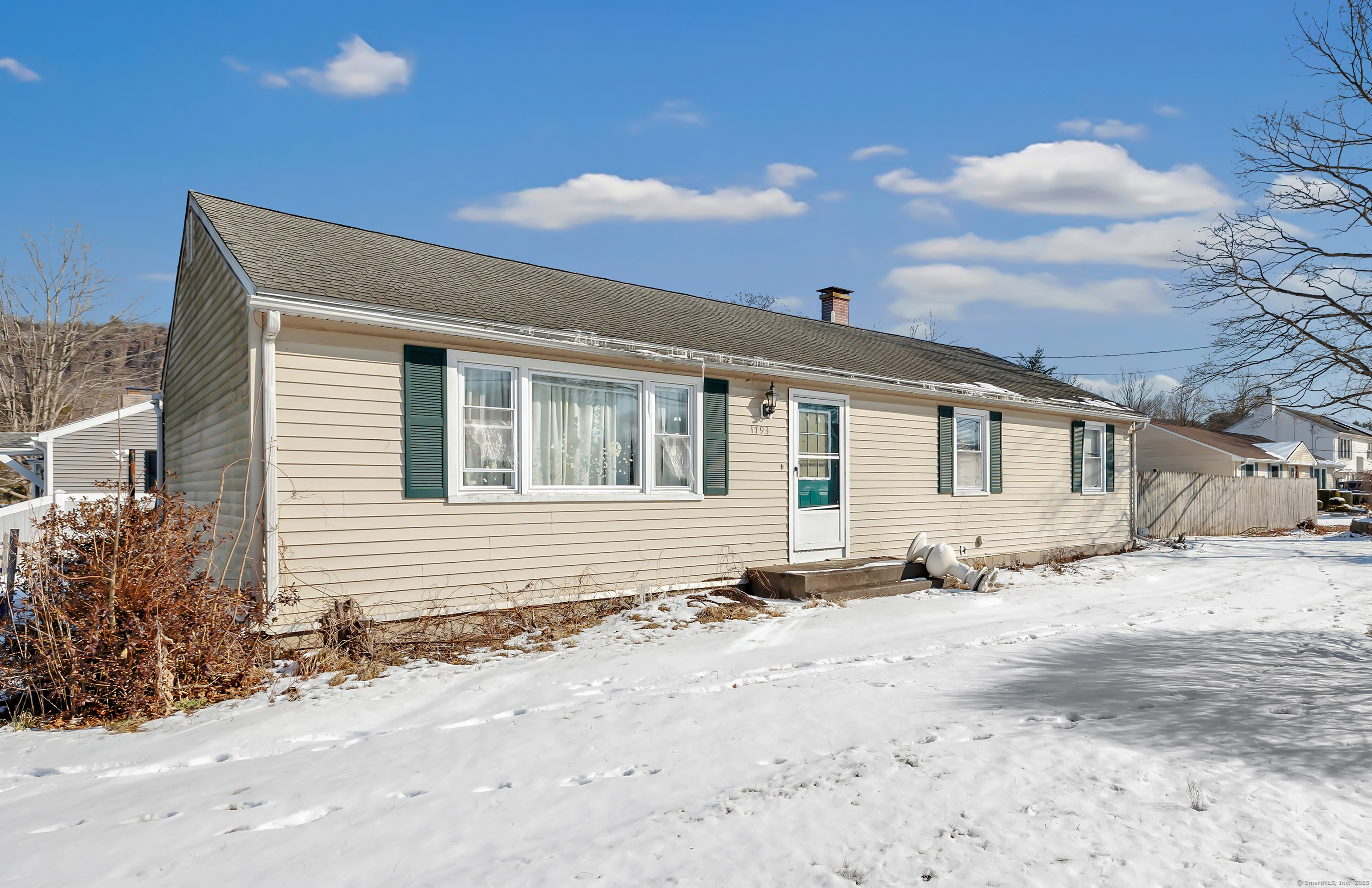 Property Photo:  1793 Litchfield Turnpike  CT 06525 