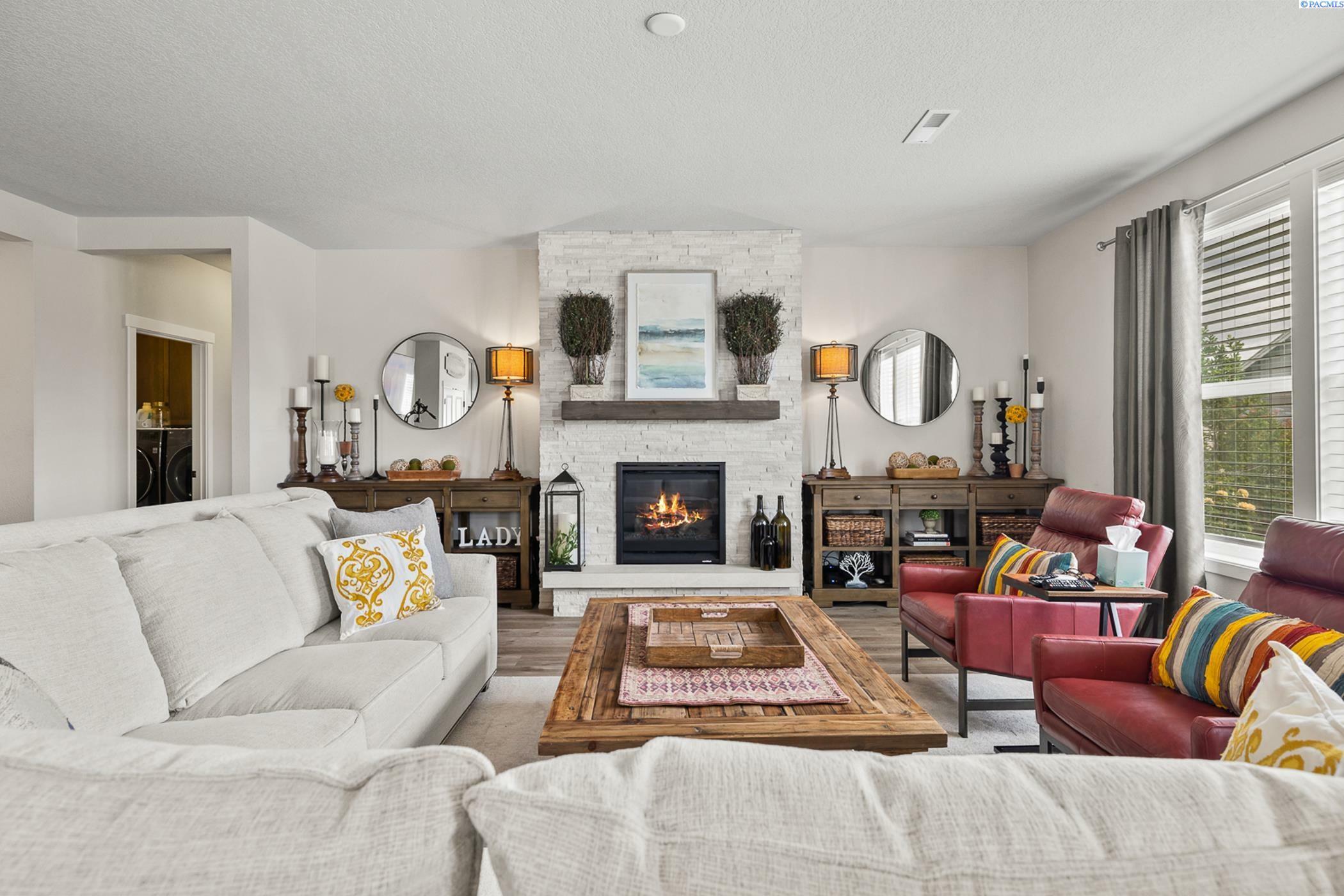 Property Photo: 1409 Centennial WA 98944