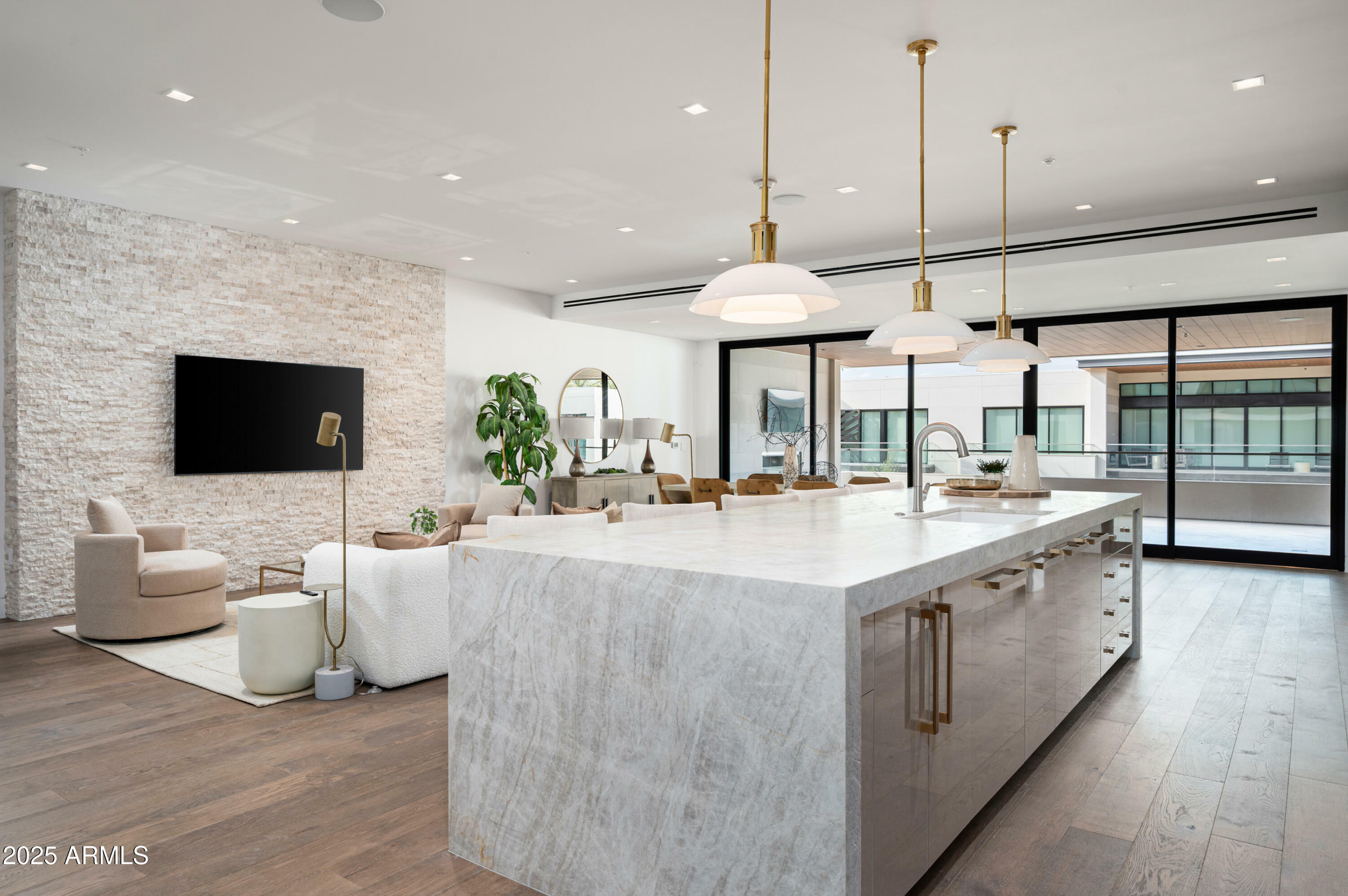 Property Photo: 6587 N Palmeraie Boulevard 2032 AZ 85253