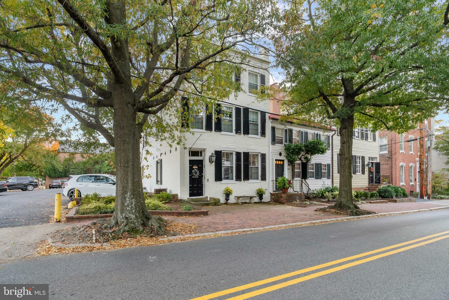 Property Photo: 304 Duke Street VA 22314