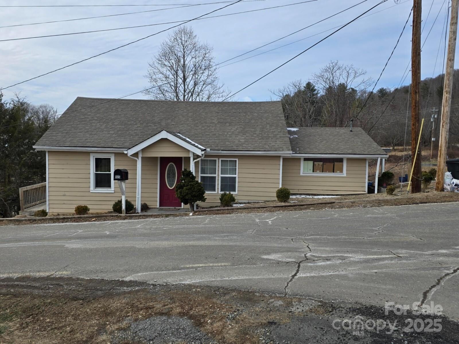 Property Photo:  105 Hickory Lane  NC 28714 