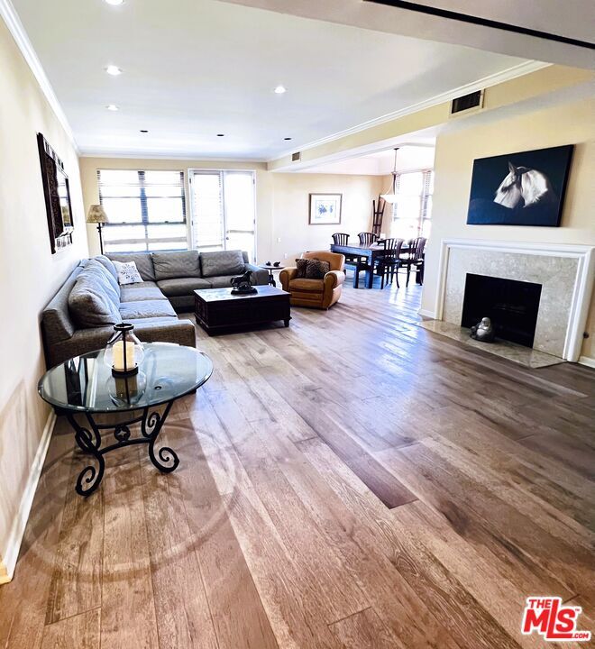 Property Photo:  11700 Iowa Ave  CA 90025 