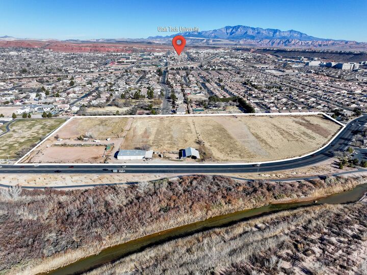 Property Photo: 900 E Riverside Dr Dr UT 84790