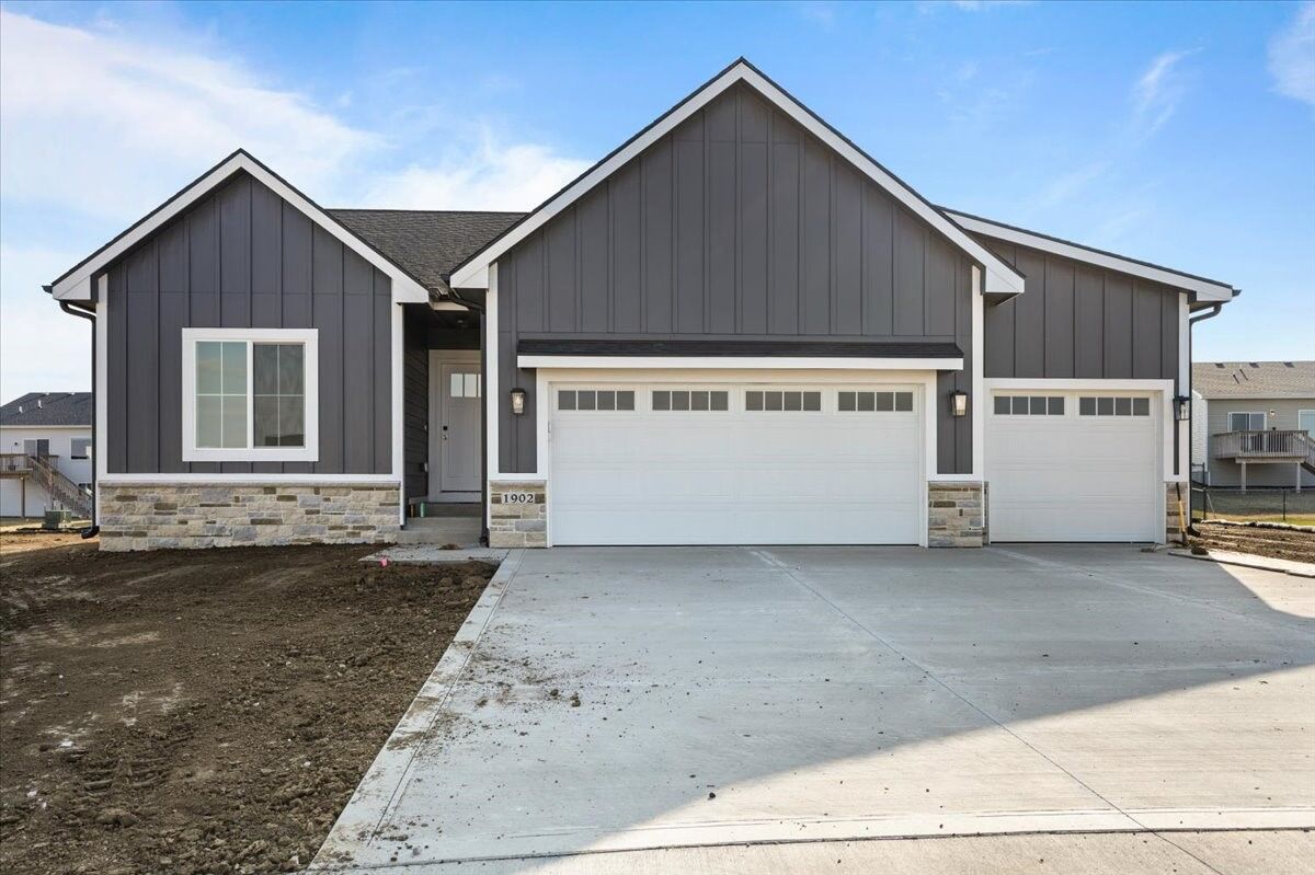 Property Photo: 1902 16th Circle SE IA 50009
