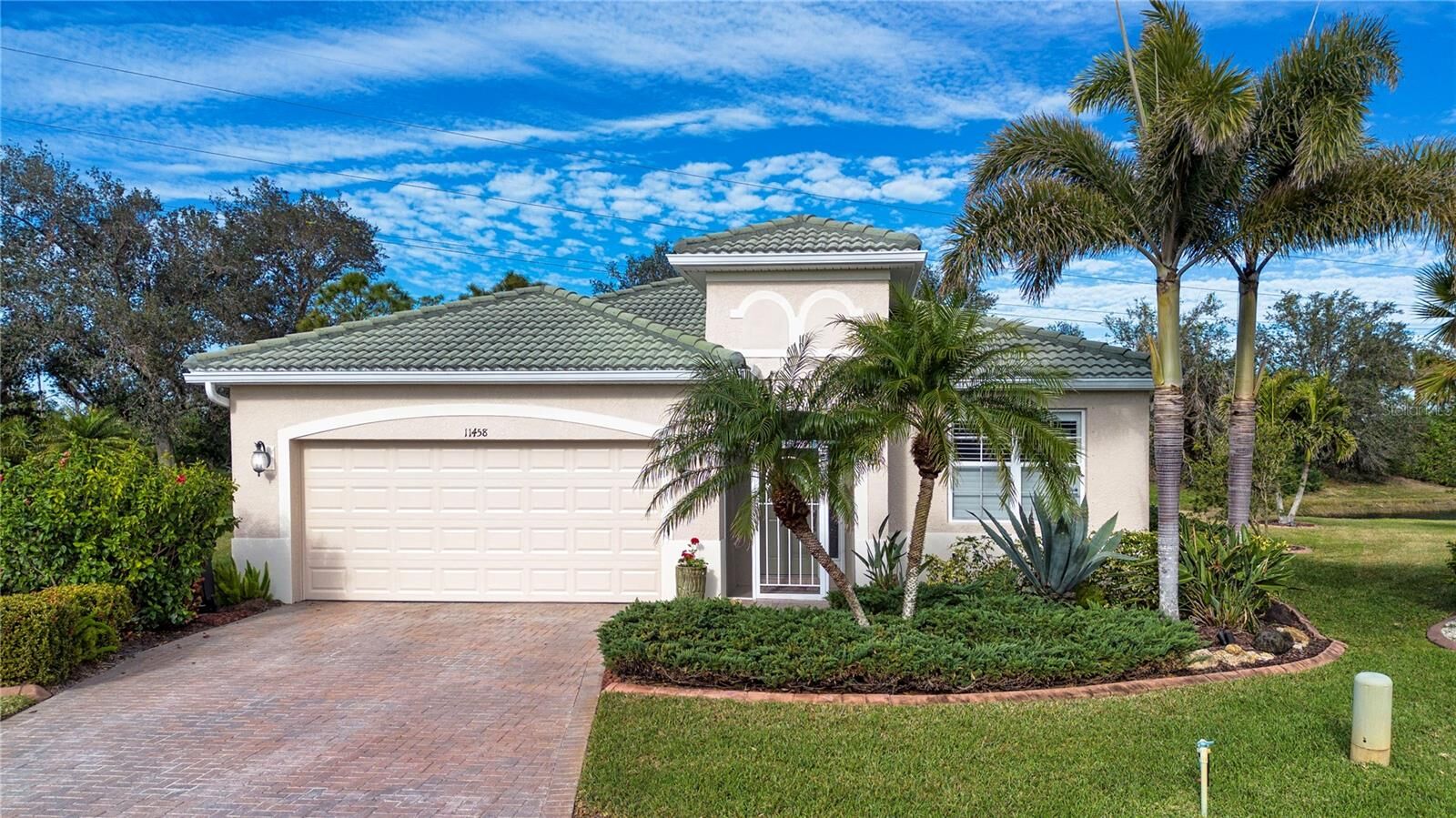 Property Photo: 11458 Saffron Court FL 34292