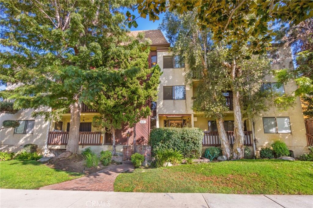 Property Photo: 445 Ivy Street 102 CA 91204