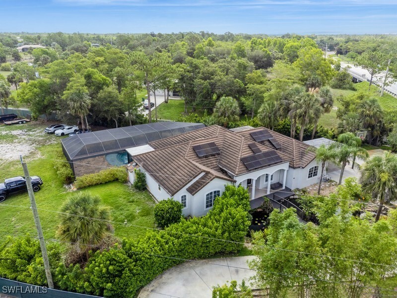Property Photo: 850 25th Street SW FL 34117