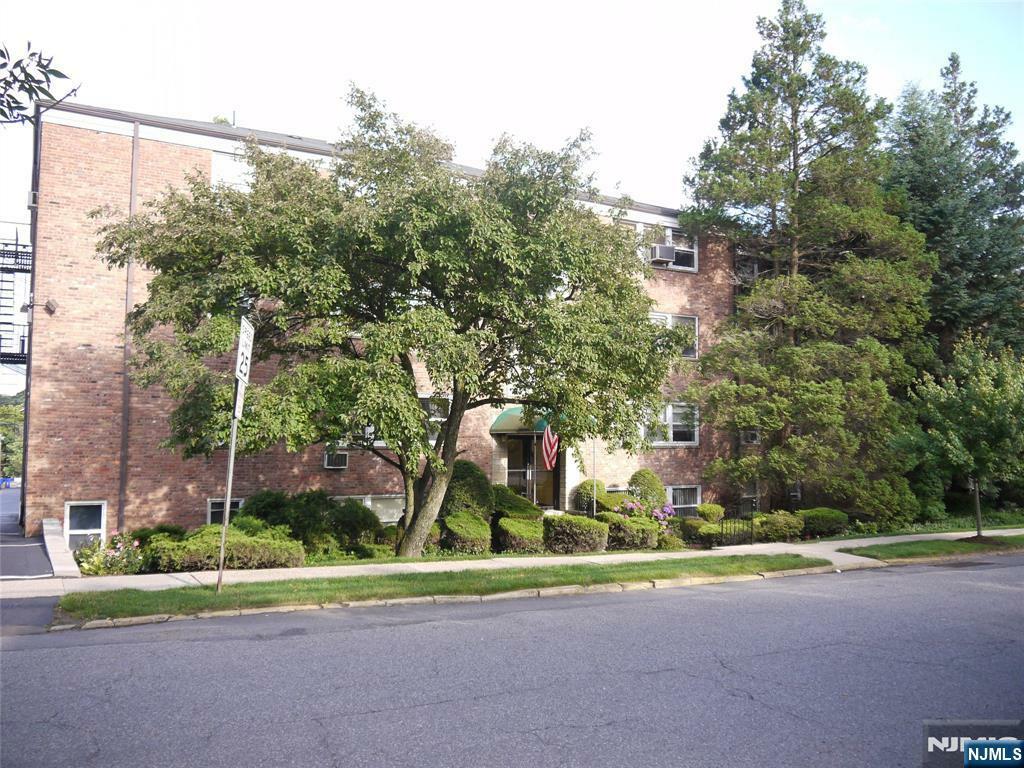 Property Photo:  6-12 Hillside 2H  NJ 07110 