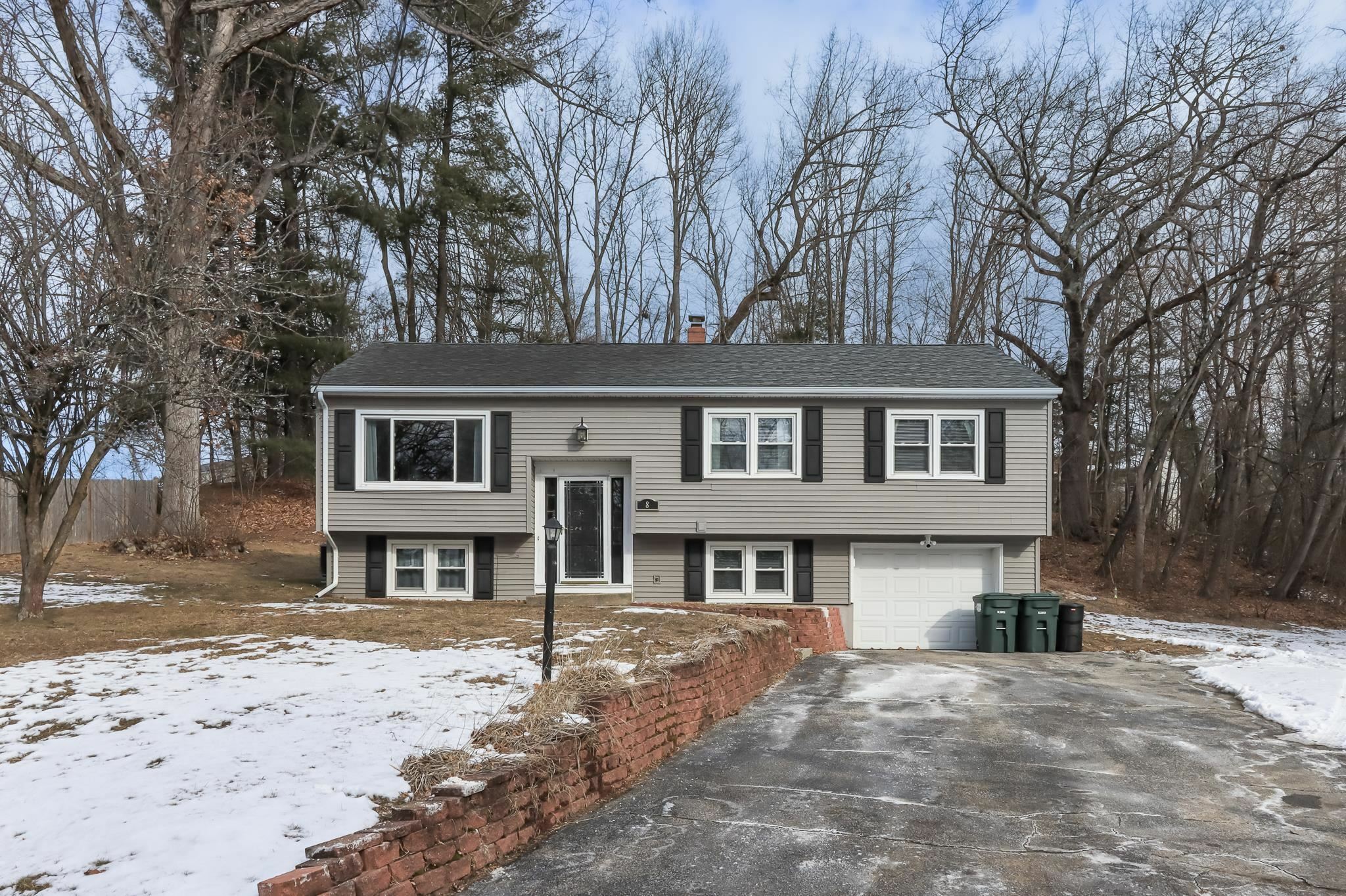 Property Photo:  8 Glen Forest Drive  NH 03054 