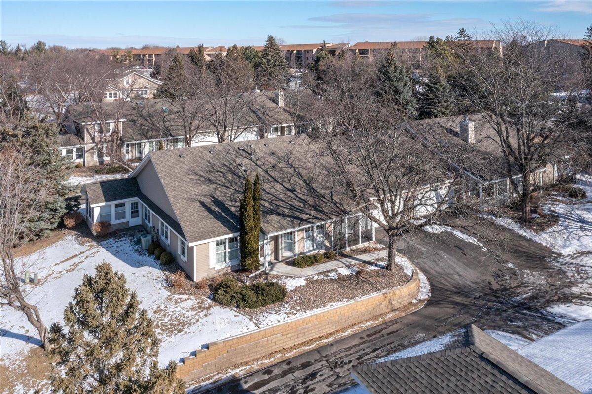 Property Photo: 14725 Oak Run Lane MN 55306