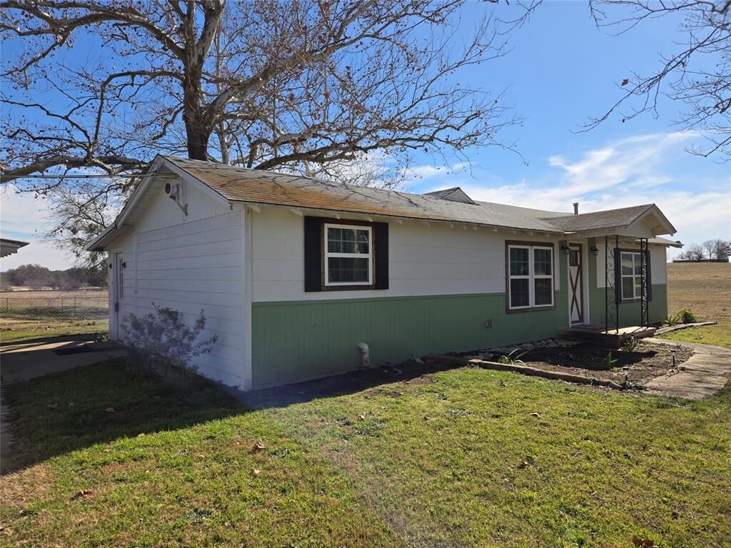 Property Photo: 305 S Leon Street TX 76455