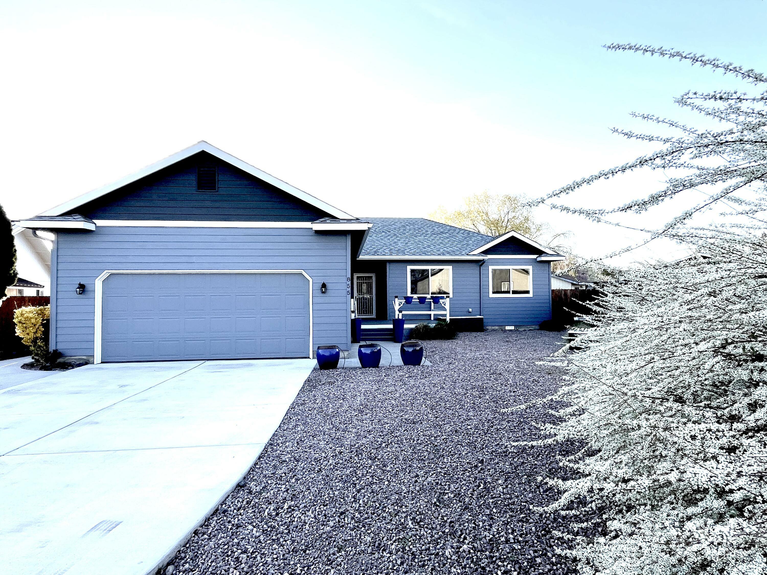 Property Photo: 855 NW Maple Lane OR 97756