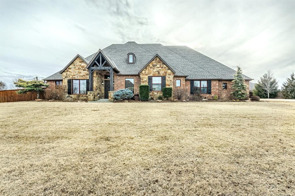 Property Photo:  382 Haloka Avenue  OK 73093 