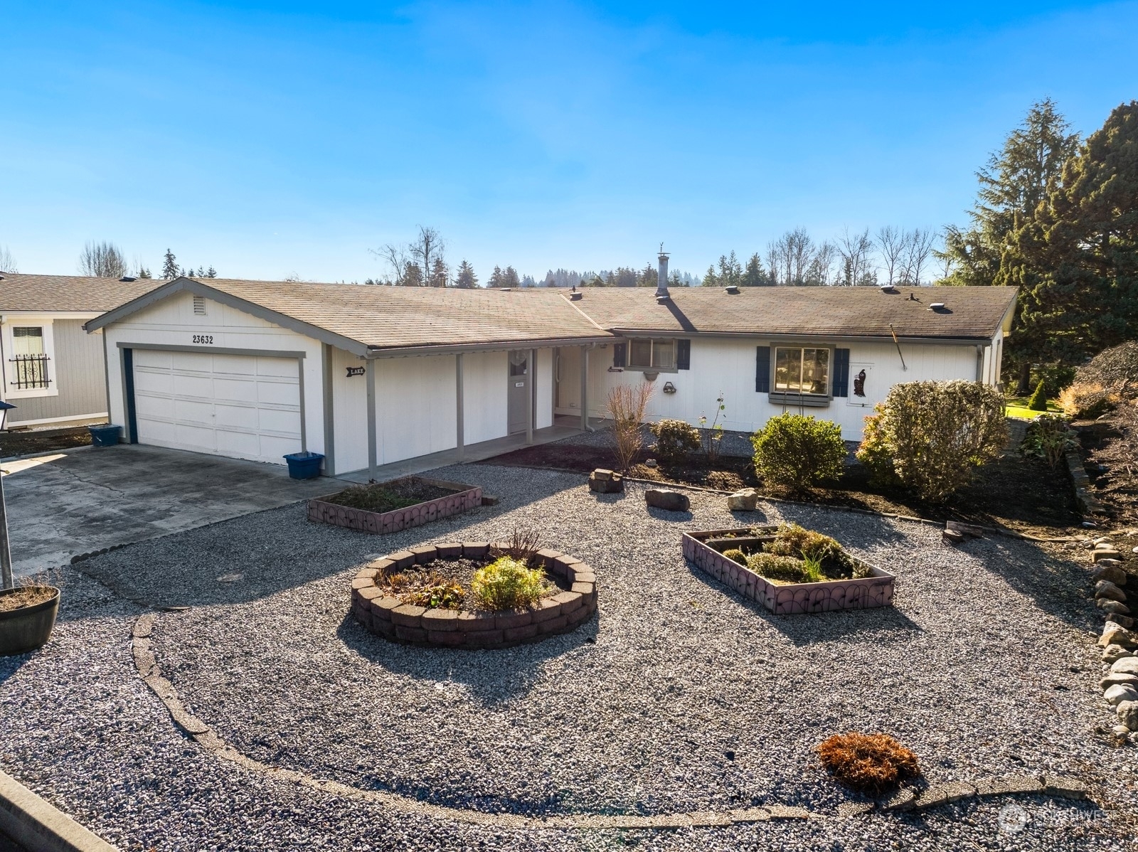 Property Photo:  23632  Lake Drive E  WA 98021 