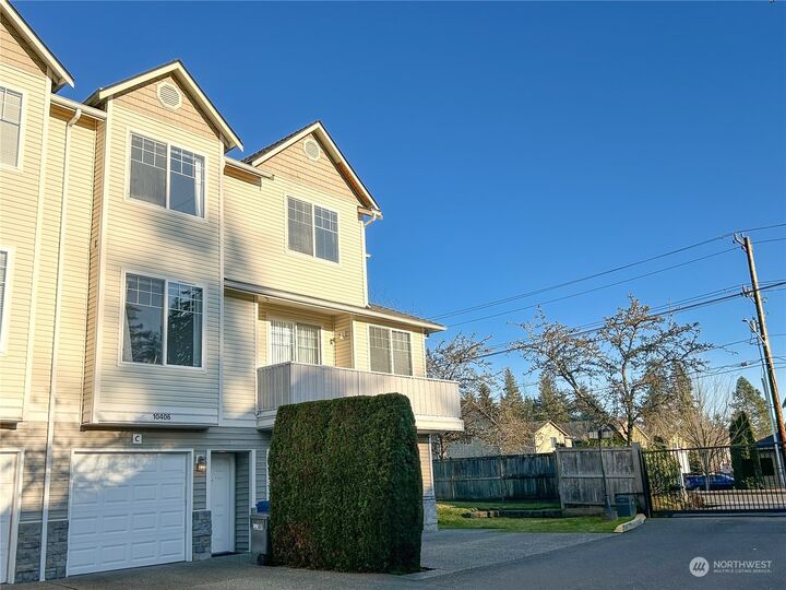 10406  Holly Drive C  Everett WA 98208 photo