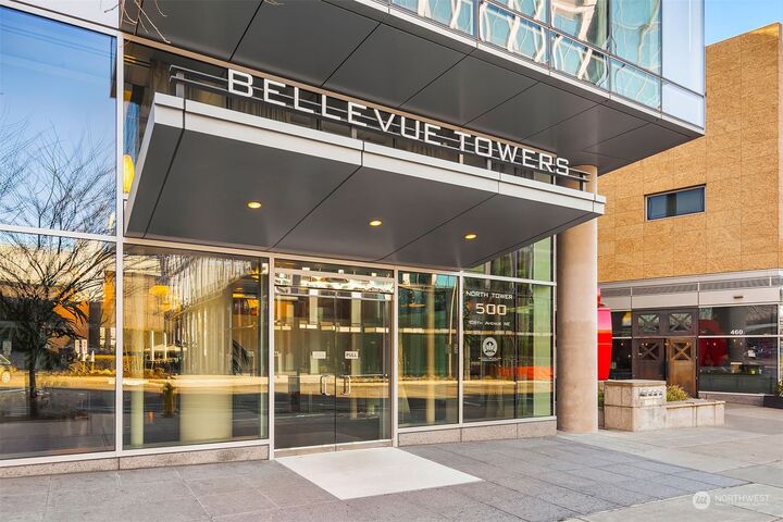 Property Photo:  500  106th Avenue NE 703  WA 98004 