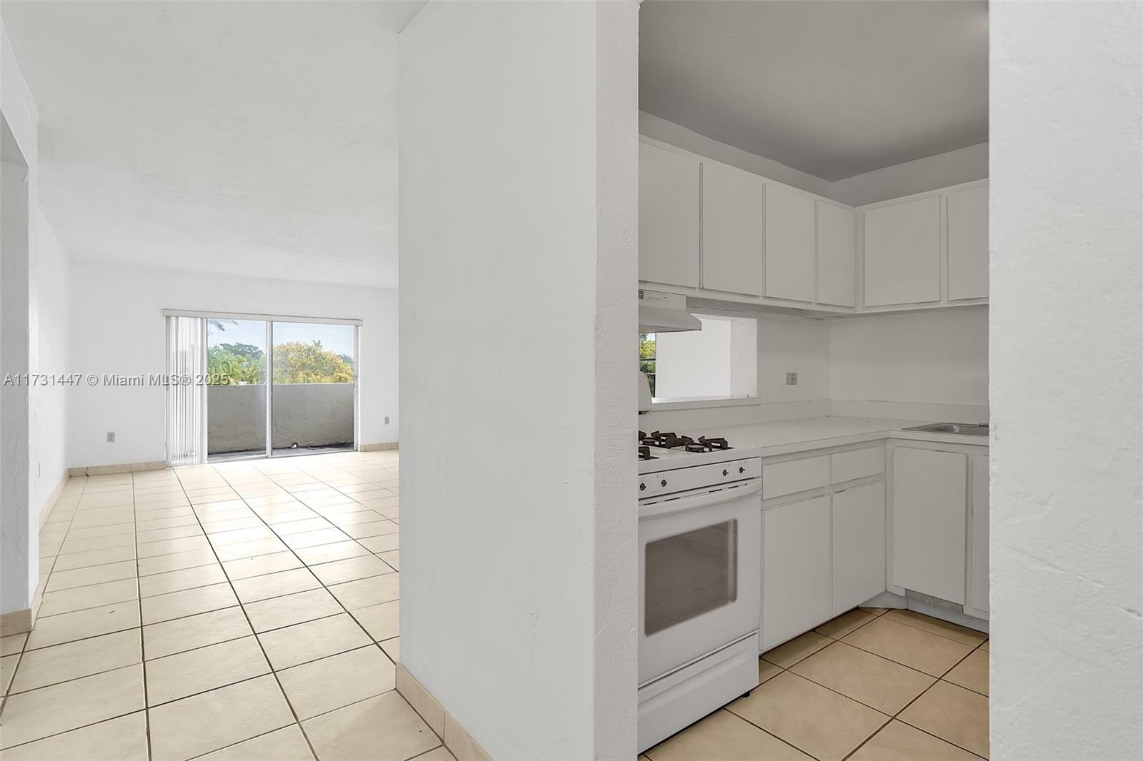 Property Photo:  6884 N Kendall Dr C404  FL 33156 