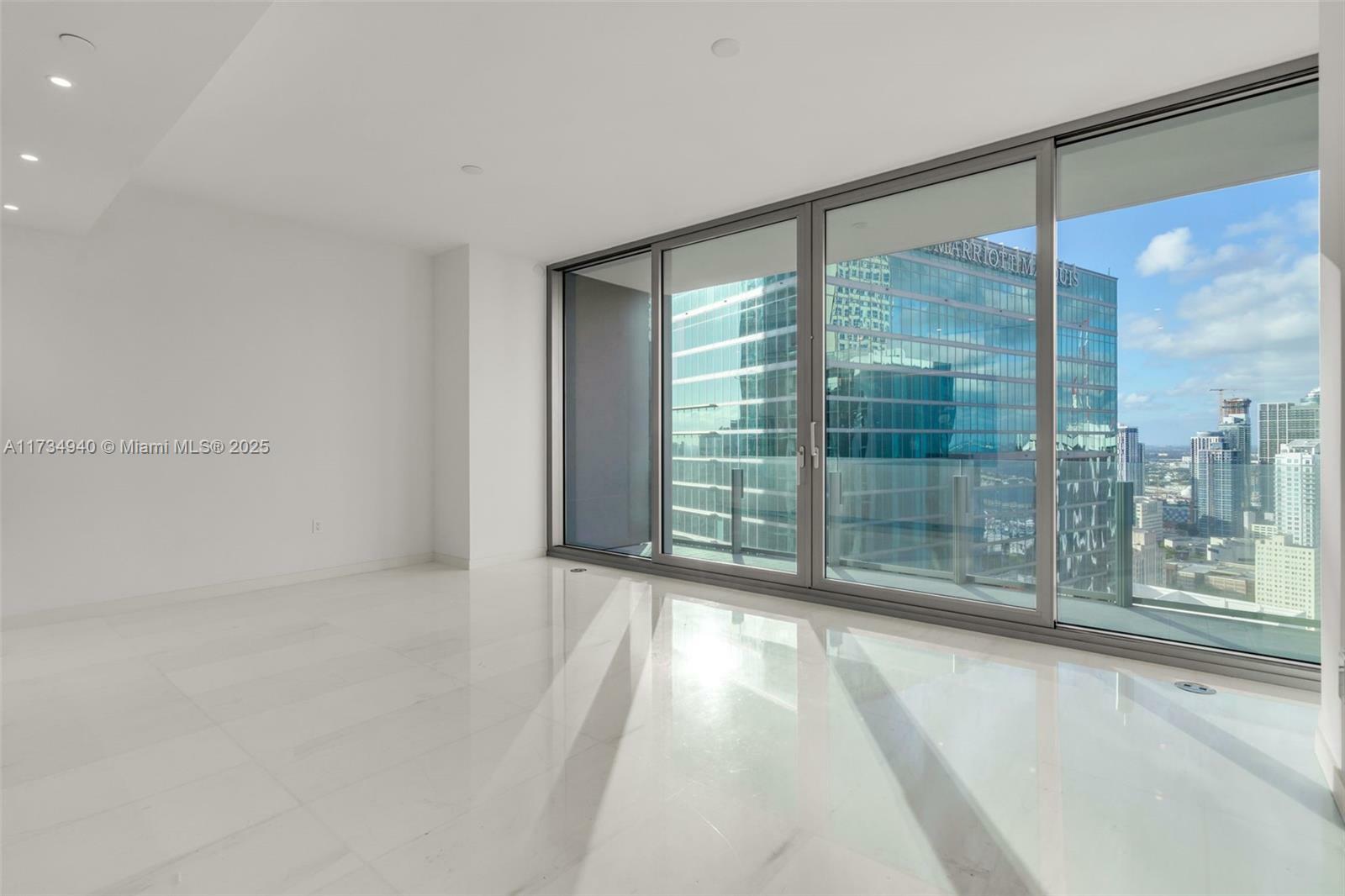 Property Photo:  300 Biscayne Blvd Way 4008  FL 33131 