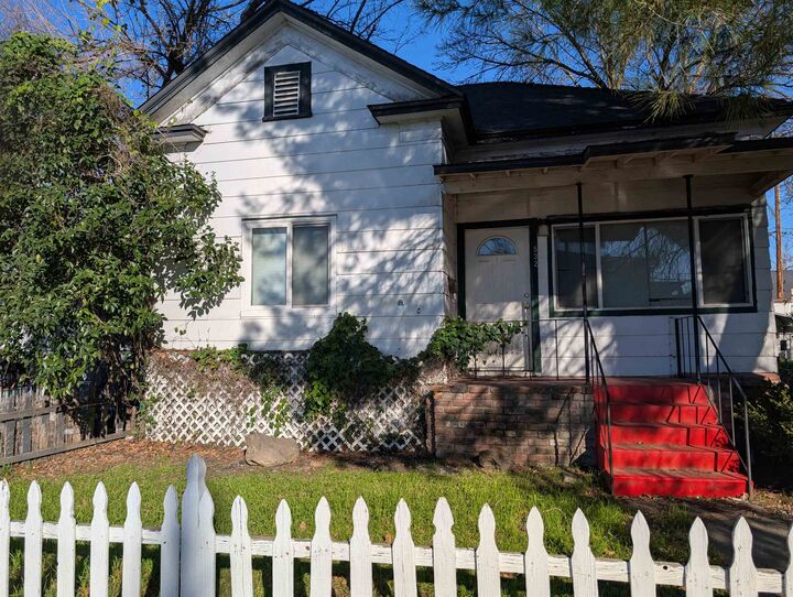 Property Photo:  532 Madison Street  CA 96080 