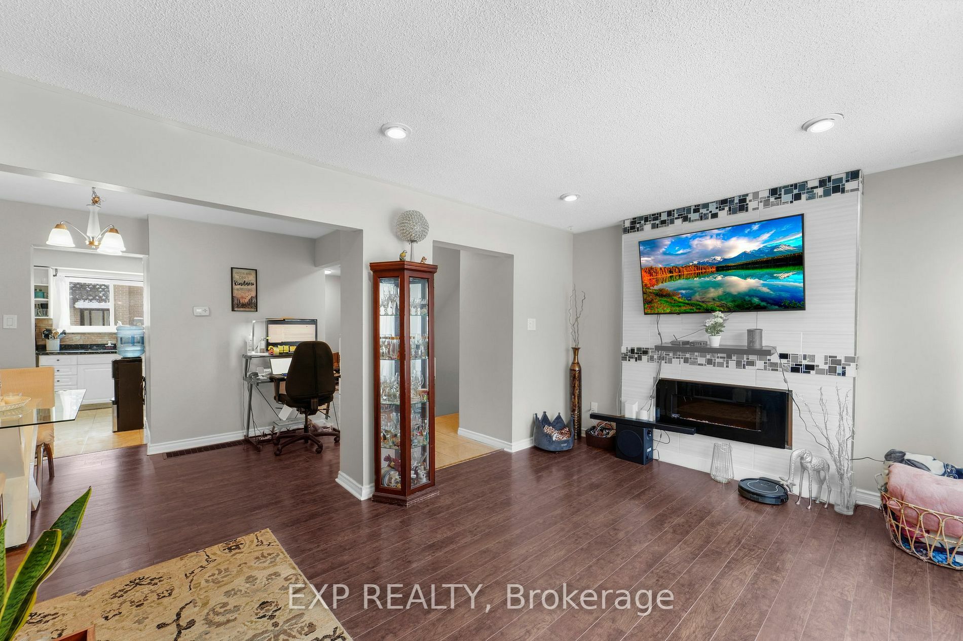 Property Photo:  1235 Radom St 57  ON L1W 1J3 