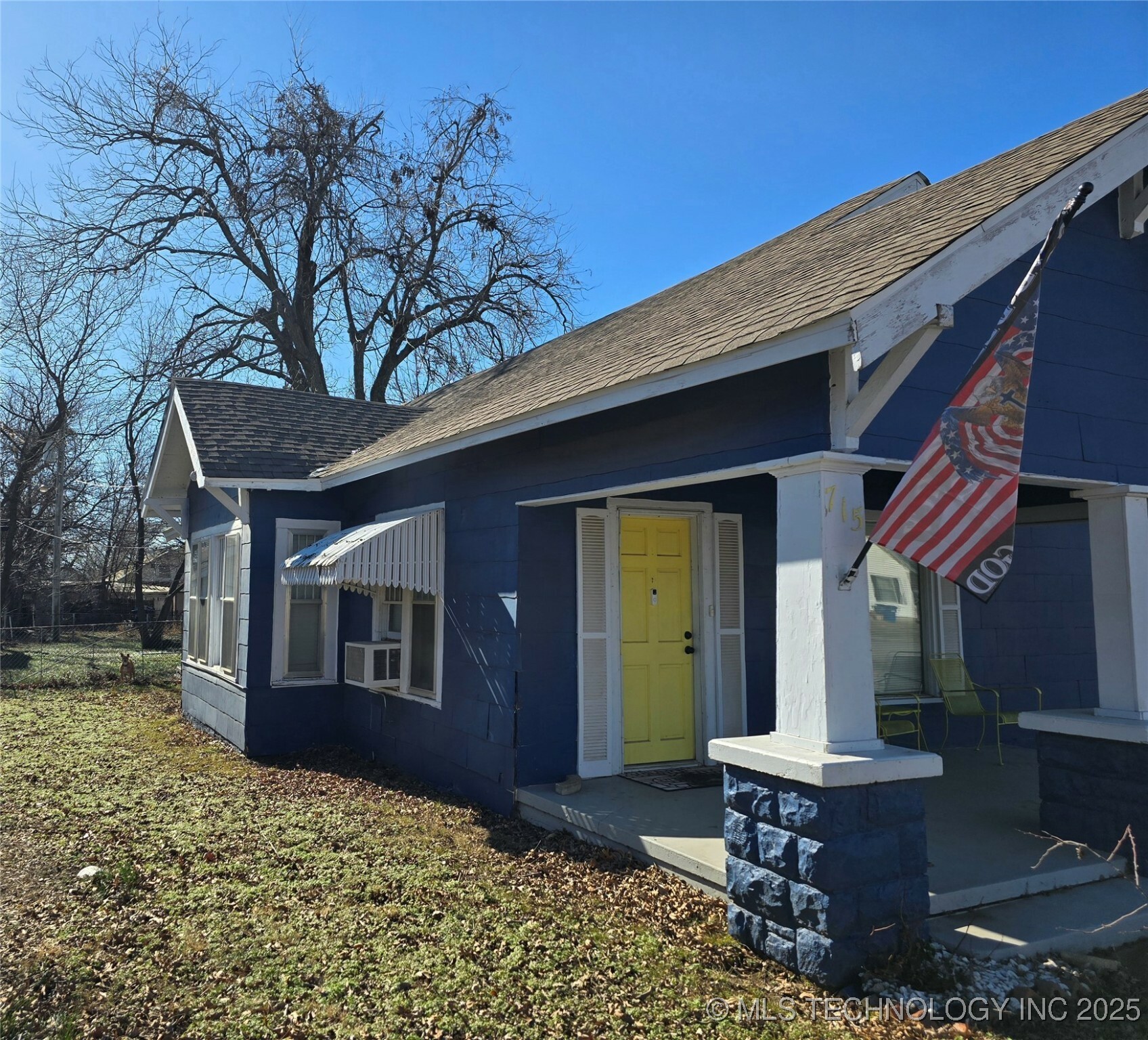 Property Photo:  715 E Maple Street  OK 74023 