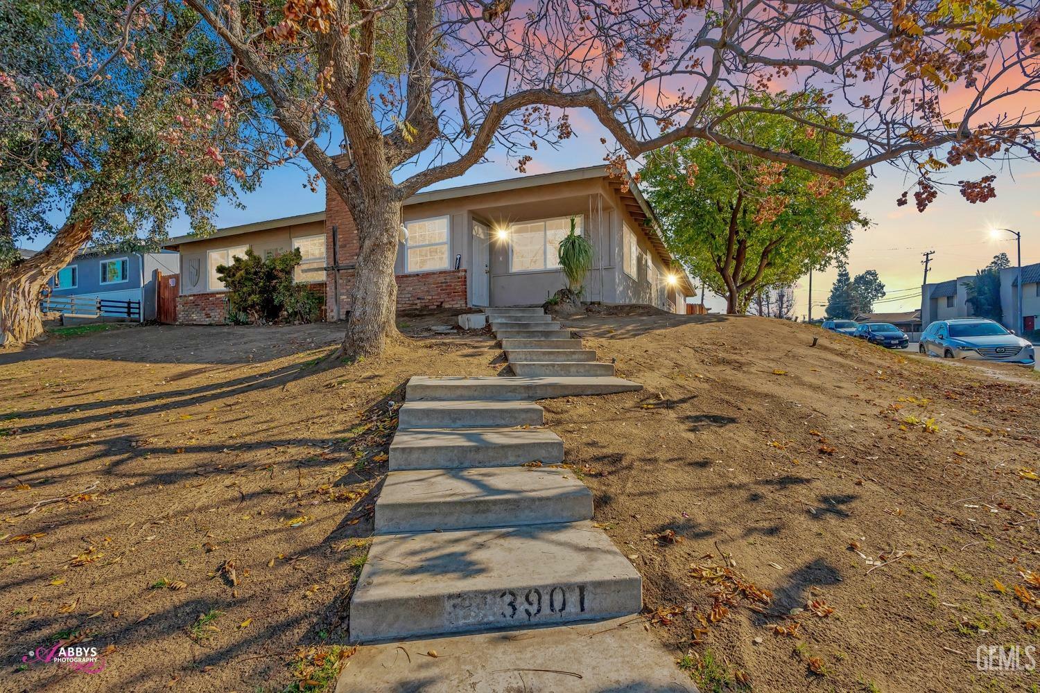 Property Photo:  3901 Columbus Street  CA 93306 