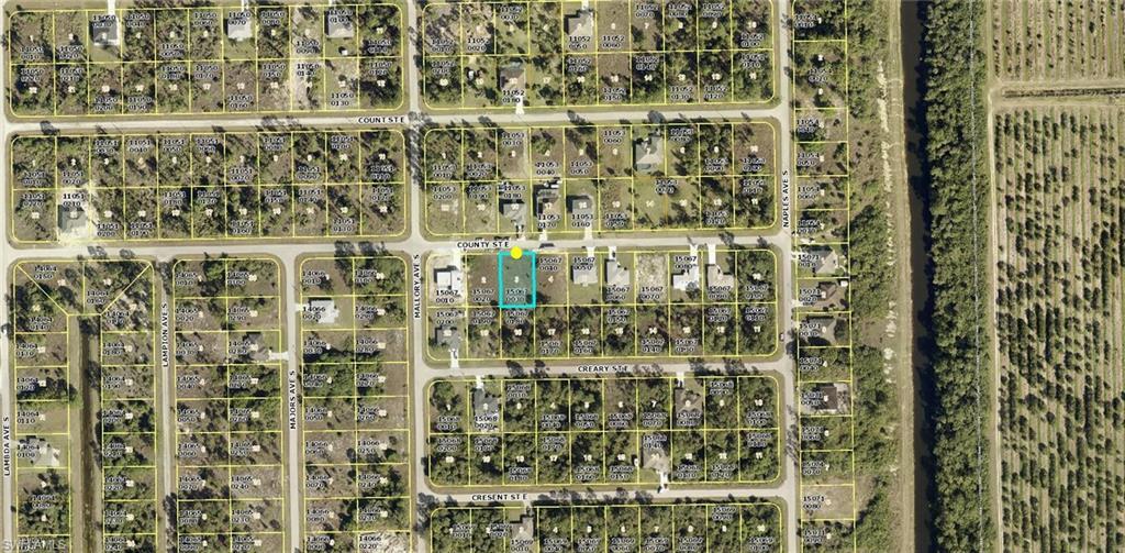 Property Photo: 1240 County St E FL 33974