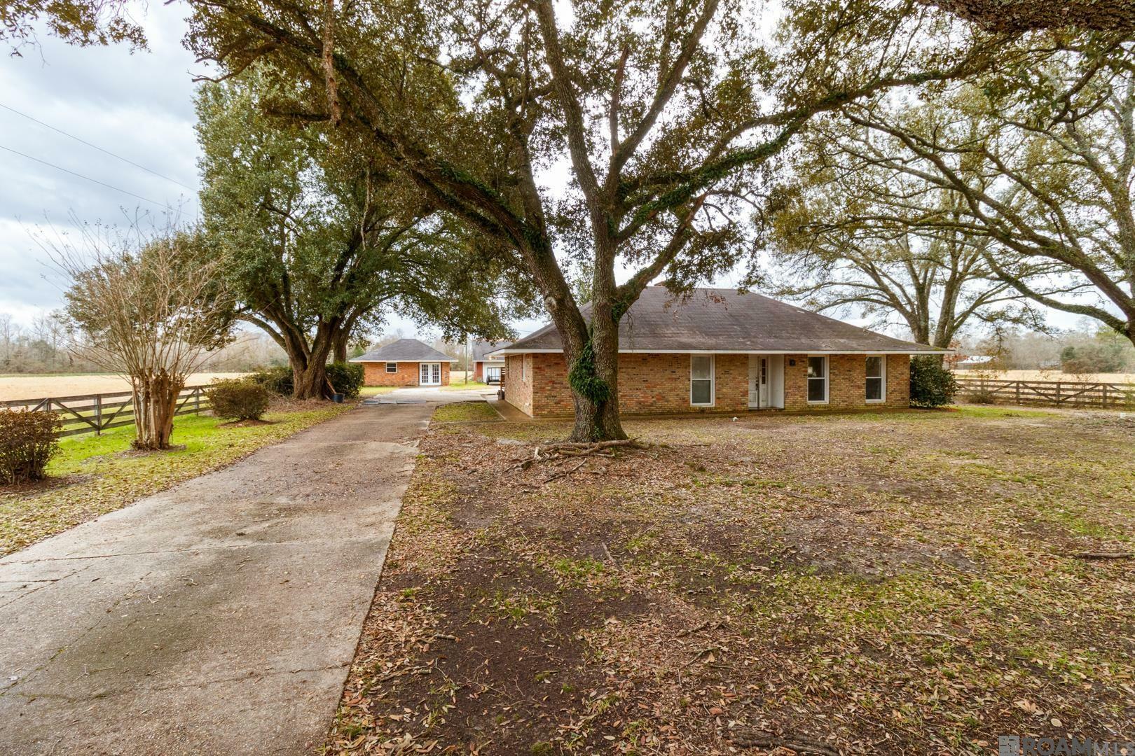 Property Photo:  10854 Peairs Rd  LA 70791 