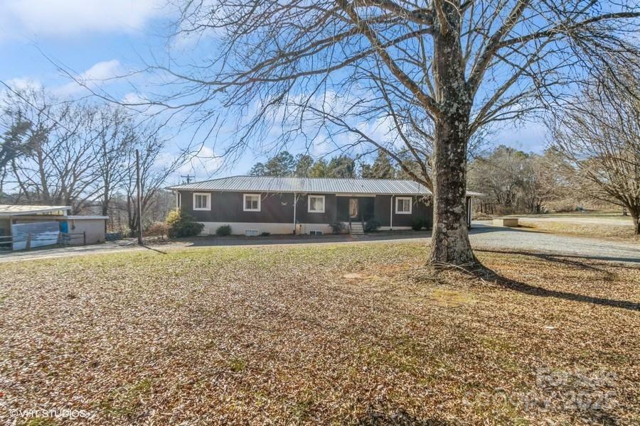 Property Photo:  2011 Robinson Road  NC 28658 