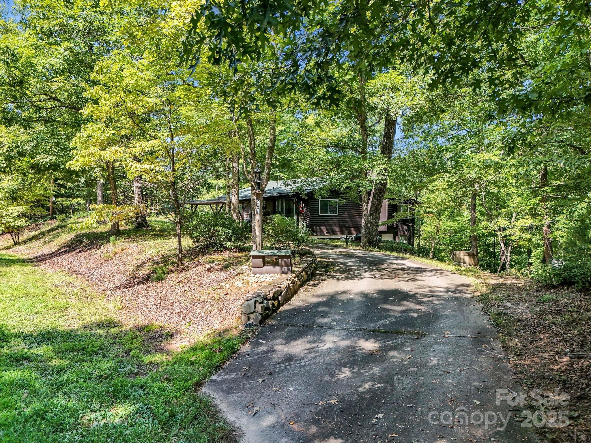 Property Photo: 526 Shannons Walk NC 28746