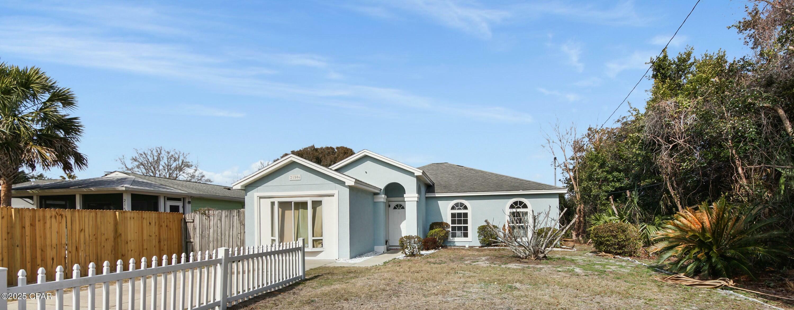 Property Photo: 21506 Dolphin Avenue FL 32413