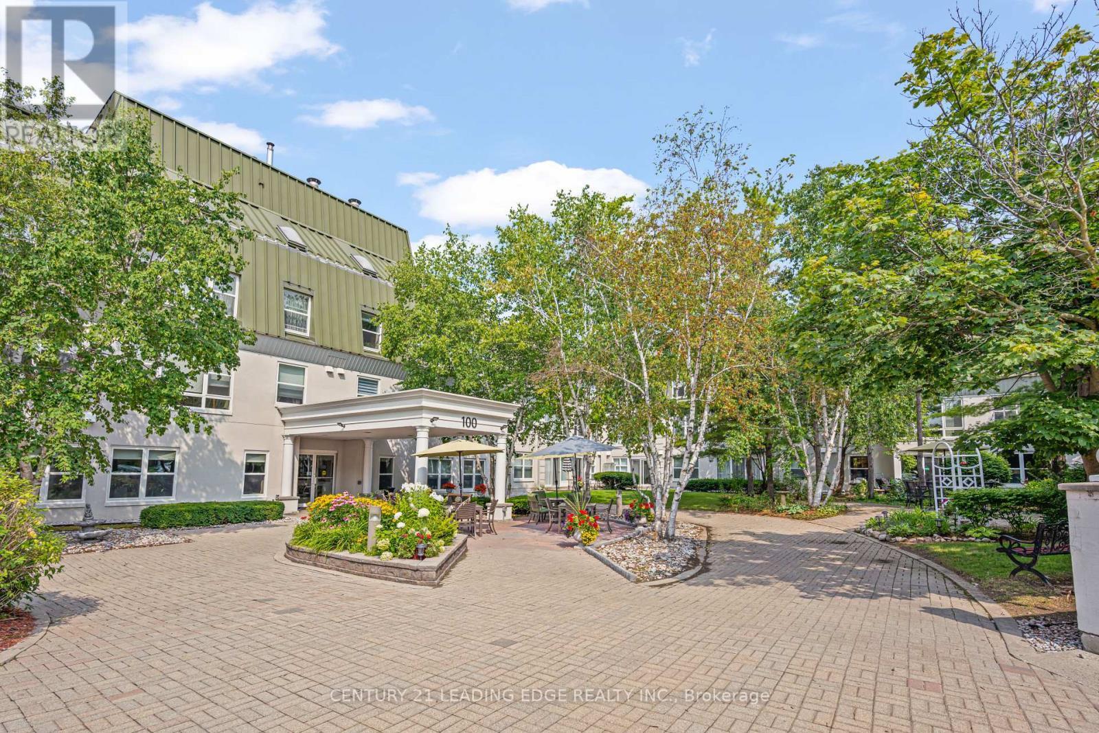 Property Photo: 100 Anna Russell Way Ph2 ON L3R 6C7