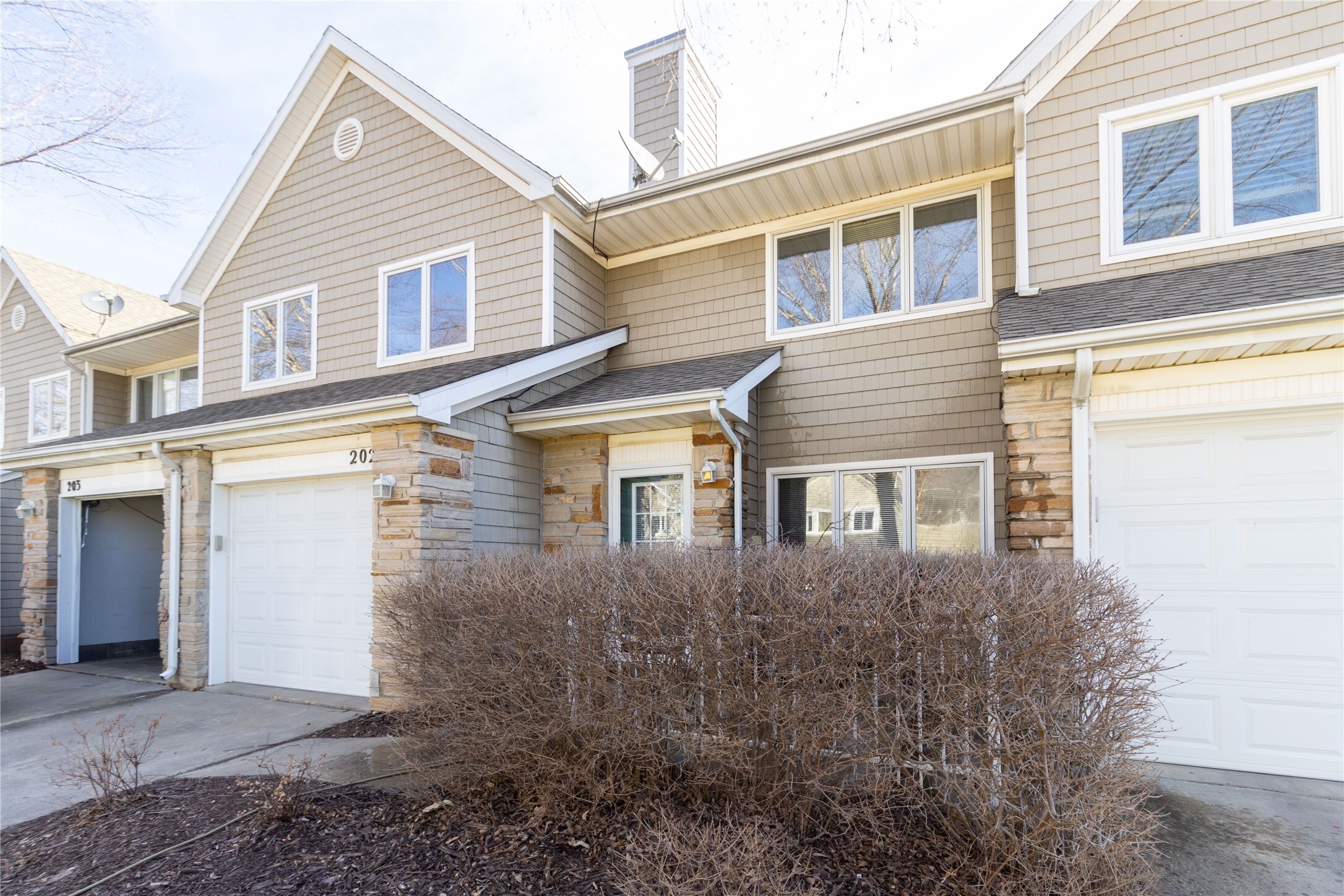 Property Photo: 811 Burr Oaks Drive 202 IA 50266