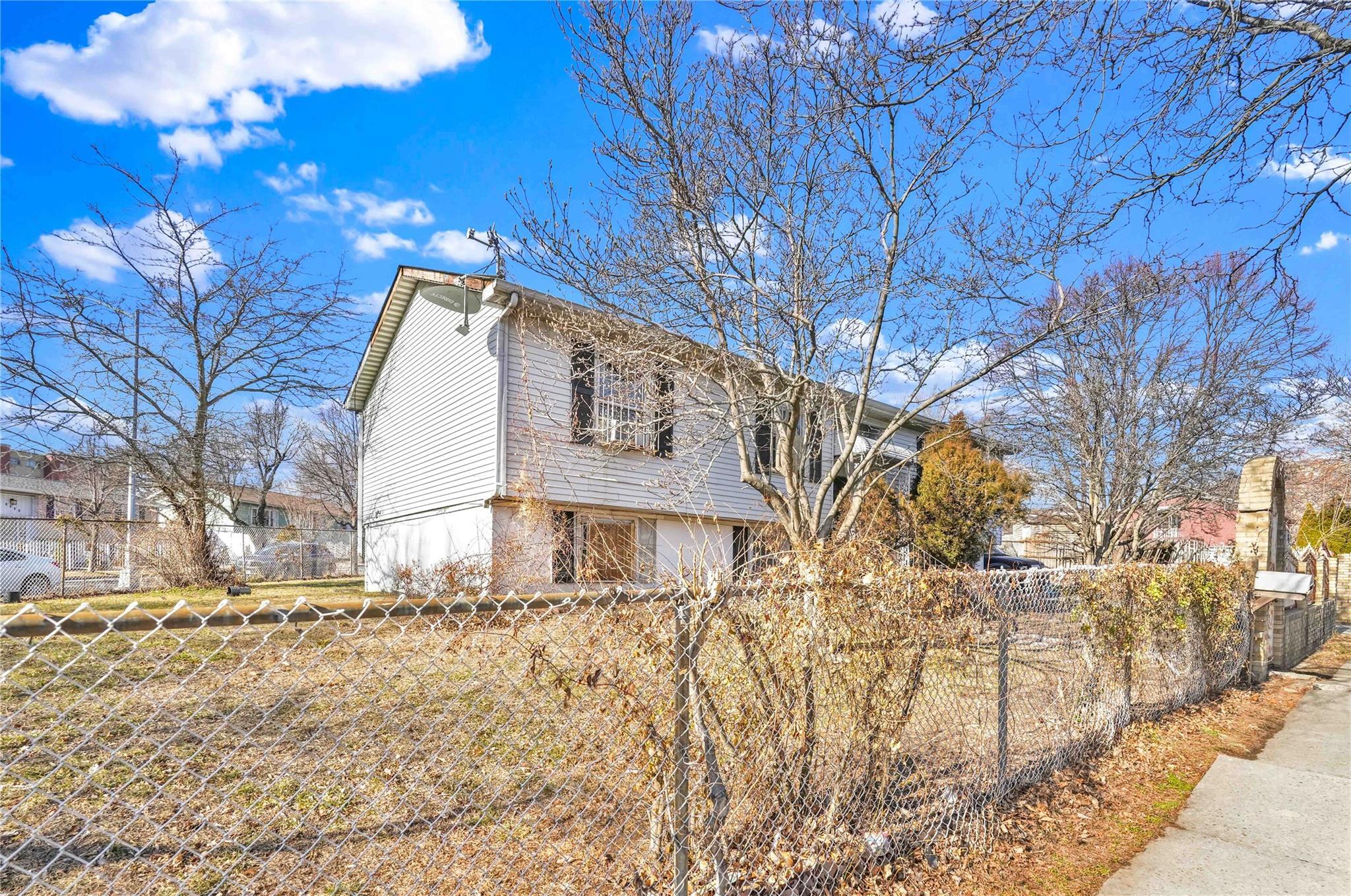 Property Photo: 1455 Seabury Place NY 10460