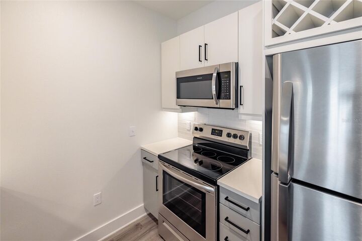 Property Photo: 1420 Lakefront Drive 7403 FL 34240